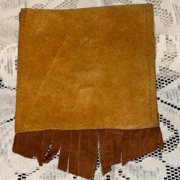 Vintage Leather Pouch with Beaded Design and Fringe - Picture 4 of 8
